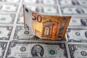 اليورو ينخفض مقابل الدولار قبل بيانات التضخم الامريكية