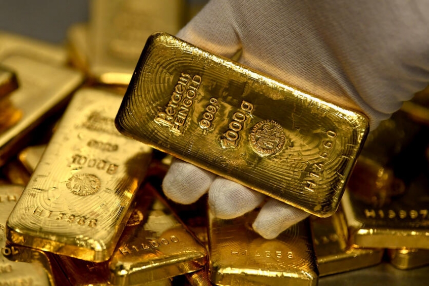 الذهب يسجل أدنى مستوياته في أكثر من شهر، والتركيز على بيانات أسعار المنتجين الأمريكية
