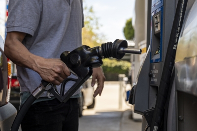 مبيعات التجزئة بأمريكا تظهر أثر القفزة في أسعار البنزين