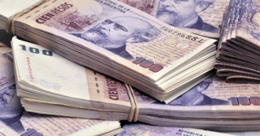 البيزو الأرجنتيني يهبط لمستوى قياسي جديد رغم رفع البنك المركزي لأسعار الفائدة