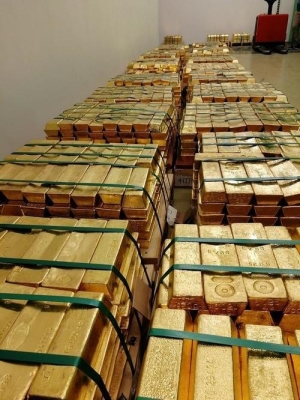 بولندا تستعيد 100 طنا من الذهب من بنك إنجلترا