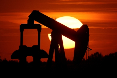 صعود النفط وسط مخاوف بشأن أمن الطاقة وإنكماش المخزونات
