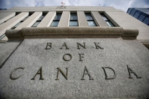 البنك المركزي الكندي يبقي أسعار الفائدة بلا تغيير ويواصل شراء السندات