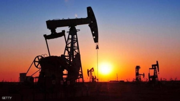 تراجع النفط بأكثر من 1٪ مع انتظار السوق الرد على هجمات النفط السعودية