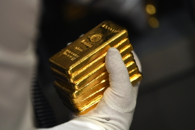 الذهب لا يحرك ساكناً في ظل بيانات ضعيفة يقابلها صعود للدولار