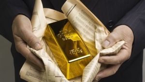 الذهب يتراجع مع استقرار الدولار ، والتركيز على اجتماعات البنوك المركزية