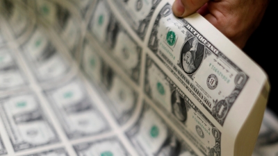 انخفاض الدولار مع تحسن شهية المخاطرة على خلفية حزمة التحفيز الأمريكية