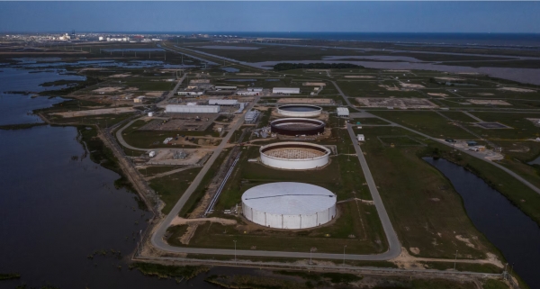 مصادر: إدارة ترامب تبحث خطة مقايضة النفط الفنزويلي لملء الاحتياطي الاستراتيجي