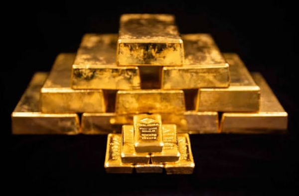 الذهب يتراجع مع تعزيز صعود النفط لتوقعات رفع أسعار الفائدة قبل اجتماع الاحتياطي الفيدرالي
