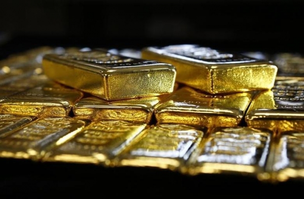 الذهب يبلغ ذروة ثلاثة أشهر ونصف مع تراجع الأسهم وعوائد السندات