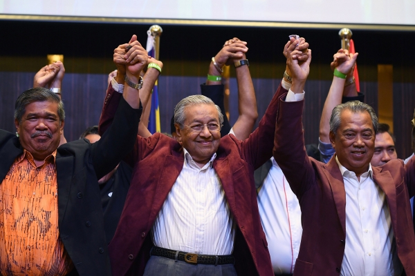 مهاتير محمد يحقق فوزا تاريخيا في انتخابات ماليزيا