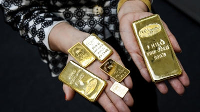 الذهب يقفز مع ضعف الدولار وترقب المتداولين قرار الاحتياطي الفيدرالي