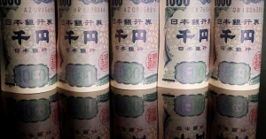 خبراء: تدخل اليابان في الأسواق قد يستهدف رفع قيمة العملة خمسة ينات