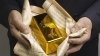 الذهب يرتفع بفعل تراجع الدولار والطلب على الملاذ الامن والتركيز على محضر الاحتياطي الفيدرالي