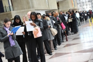 مطالبات البطالة الأمريكية ترتفع بمقدار 4000 إلى 353000