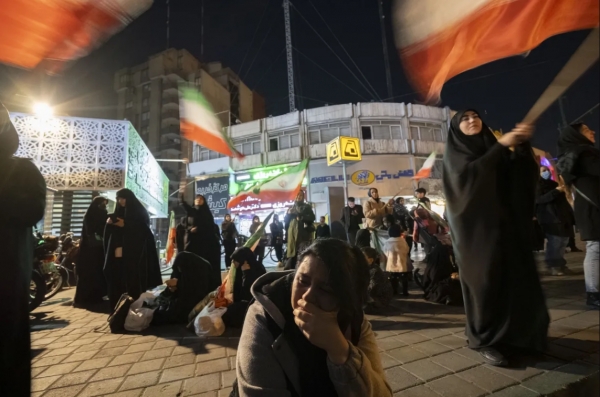 ترامب يقول أن الهجمات على إيران قد تستمر أسابيع مع استمرار تحدي طهران