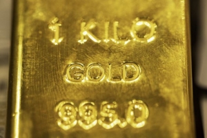 الذهب يتكبد خسائر حادة تضعه بصدد أسوأ أداء شهري منذ أربع سنوات