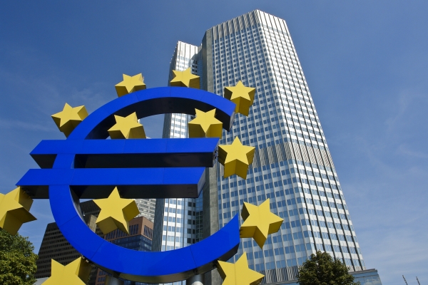 البنك المركزي الاوروبي يسقط تعهدا بزيادة مشتريات السندات اذا لزم الامر