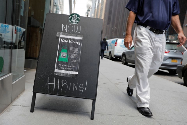 طلبات إعانات البطالة بأمريكا تنخفض وتؤكد صلابة سوق العمل
