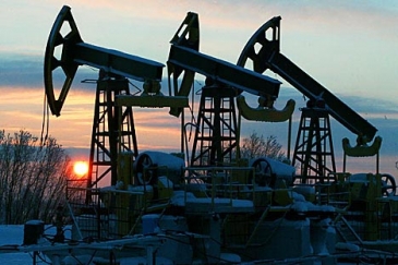 النفط عند أعلى مستوى في عامين ونصف بعد انفجار خط أنابيب ليبي
