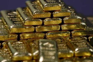 الذهب ينخفض من اعلى مستوياته في 6 اسابيع مع ارتفاع الاسهم