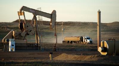 النفط يواصل أطول فترة تراجعات هذا العام قبل صدور محضر الفيدرالي
