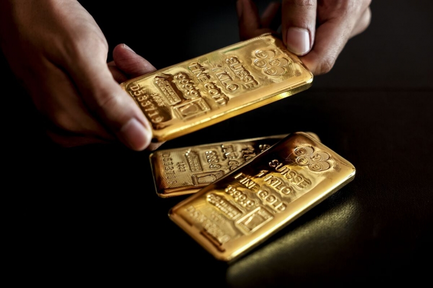 انخفاض الذهب مع ارتفاع عوائد السندات في انتظار بيانات وتصريحات