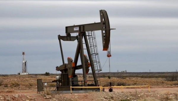 النفط يقفز 5% وسط دلائل على زيادة الطلب على الخام