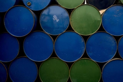 النفط يمدد خسائره جراء مخاوف بشأن تعافي الصين