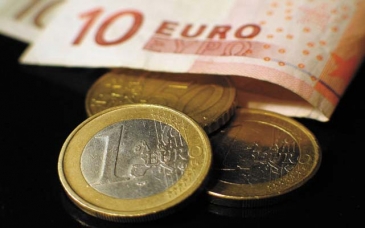 اليورو يرتفع بعد بيانات المانية وفرنسية تبدد المخاوف بشأن التباطؤ
