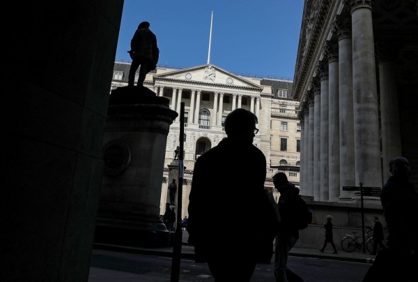 بنك انجلترا من المتوقع أن يثبت أسعار الفائدة في الوقت الحالي قبل رفعها لاحقا