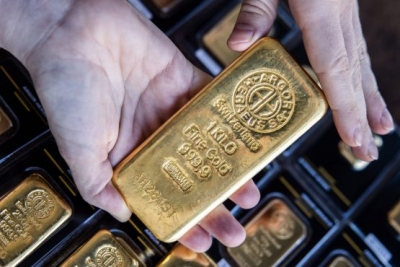 الذهب يسطع بريقه مع ترقب عقوبات جديدة على روسيا