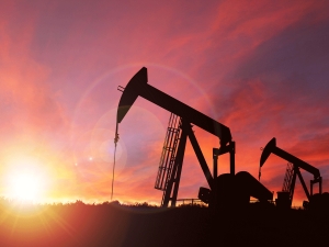 أسعار النفط تقفز على أمل اجتماع أوبك وروسيا بشأن خفض الإنتاج
