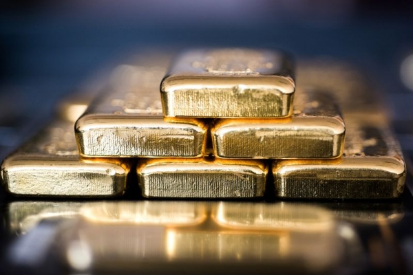الذهب يقفز أكثر من 2.5% وسط تهافت على المعدن إلتماساً للآمان من فيروس كورونا