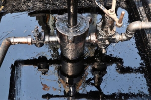 النفط يرتفع أكثر من 1 دولار للبرميل وسط توقعات بتقلص الامدادات