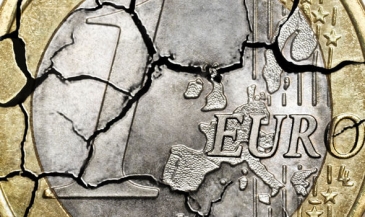 اليورو ينخفض مع ارتفاع عوائد سندات منطقة اليورو بفعل حديث دراغي