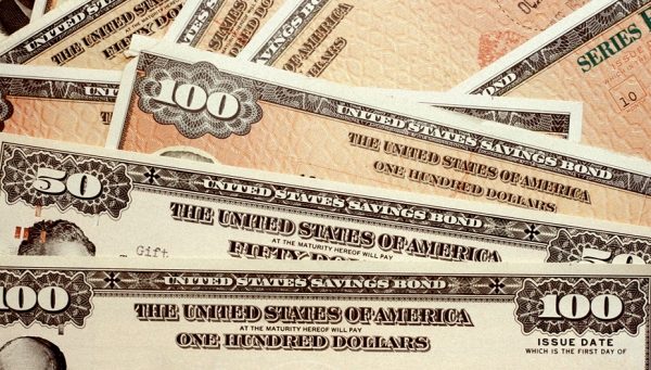 انخفاض عوائد السندات الأمريكية وسط مخاوف من فقاعة في الأسهم