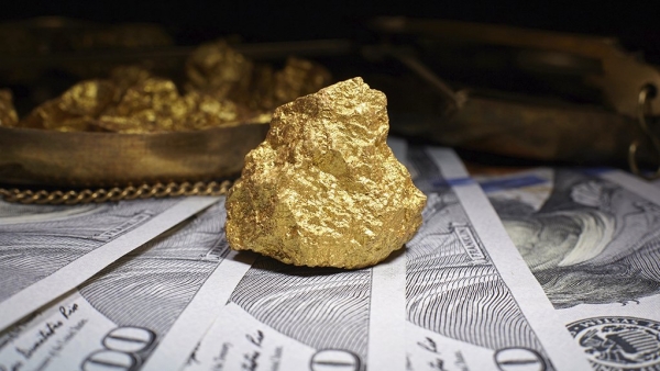 الذهب يتراجع مع جني المتداولين للارباح قبل البيانات الأمريكية