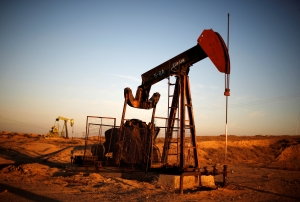 صعود النفط يتسارع مع بلوغ الخام الأمريكي 90 دولار للبرميل