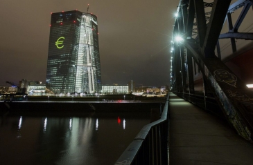 المركزي الأوروبي يرجيء تعديل سياسته حتى يطمئن بشأن التضخم
