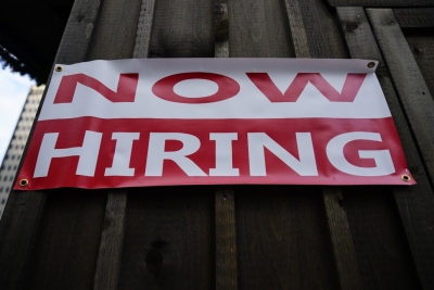 ارتفاع طلبات إعانة البطالة الأمريكية إلى أعلى مستوى منذ أربعة أشهر