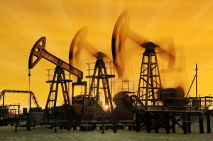 النفط يواصل نزيف الخسائر وسط قلق بشأن الطلب بعد بيانات صينية محبطة
