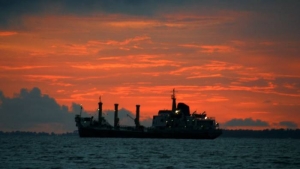 أسعار النفط تهبط بفعل مخاوف الحرب التجارية وإضطراب المعروض