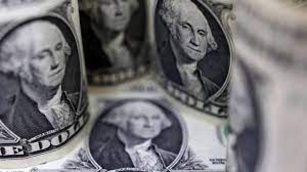 الدولار يتراجع مع اعتراف الاحتياطي الفيدرالي ان انخفاض التضخم قيد التنفيذ