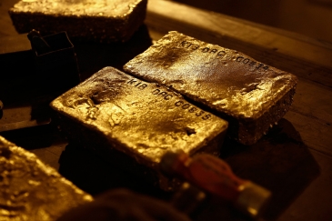 الذهب يتراجع مع صعود الاسهم وسط آمال باتفاق تجاري بين واشنطن وبكين