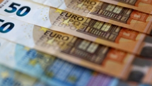 صعود اليورو إلى أعلى مستوى في 18 شهر بعد خطة إنقاذ تاريخية للاتحاد الأوروبي
