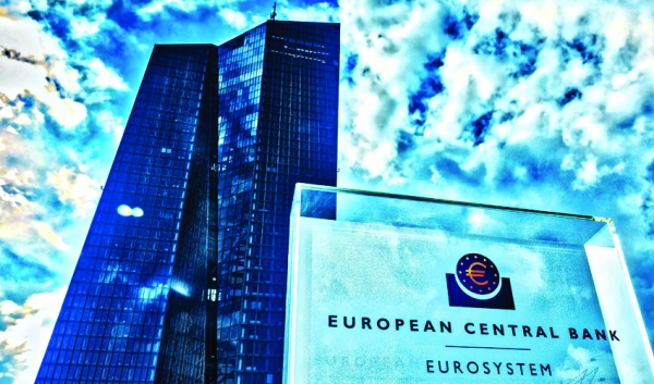 البنك المركزي الأوروبي يدفع برفع سعر الفائدة 50 نقطة أساس على الرغم من اضطرابات السوق
