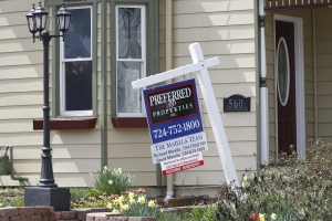 مبيعات المنازل الجديدة بأمريكا تقفز في يونيو إلى أعلى مستوى منذ 13 عاماً