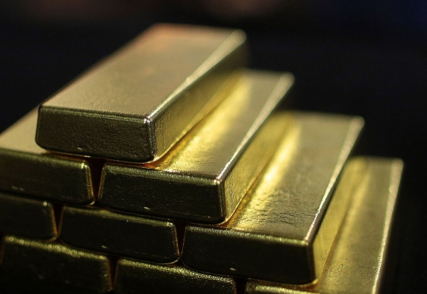الذهب قرب ذروته في 9 أشهر مدعوم بتفاؤل حول الفيدرالي