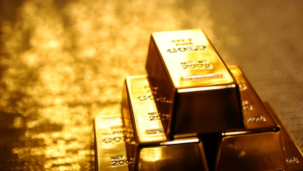 الذهب ينخفض مع تعافي الدولار والاسهم